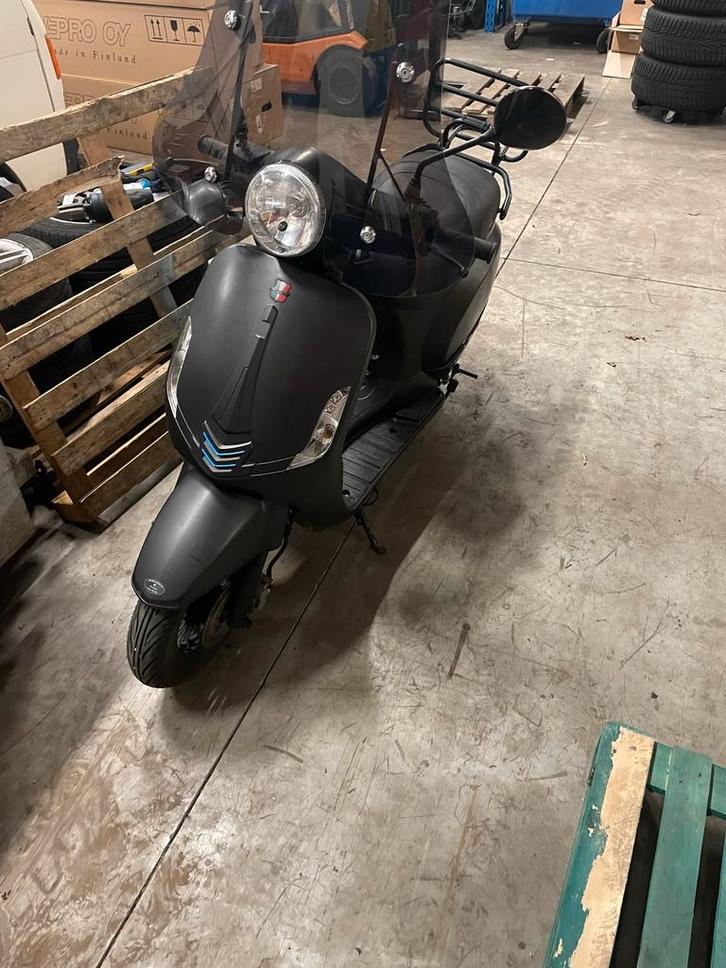 Kapotte GTS Toscana - Ideaal voor onderdelen of reparatie, Fietsen en Brommers, Snorfietsen en Snorscooters, Gebruikt, Overige merken