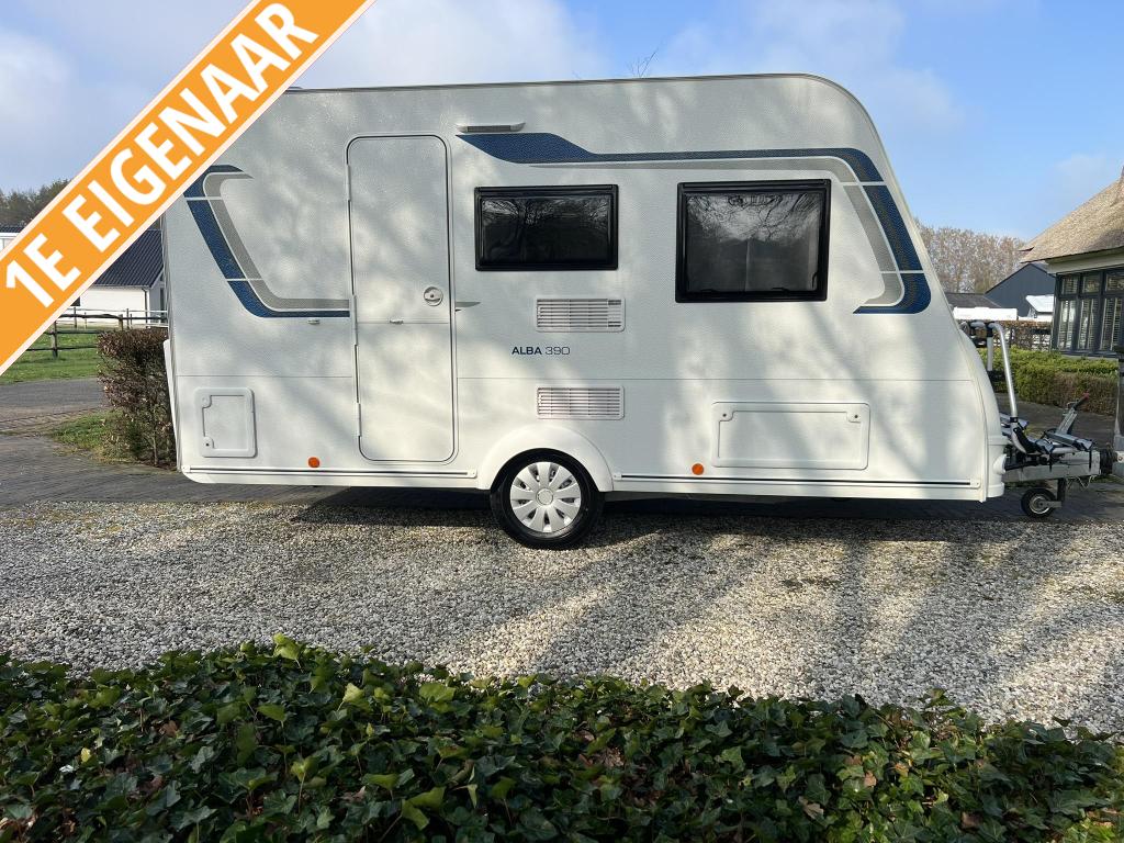 Caravelair Alba 390 * Nieuwstaat * 770 KG *, Caravans en Kamperen, Caravans, Schokbreker, Bedrijf, Treinzit, Tot en met 3