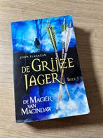 De Grijze Jager Boek 5 De Magiër van Macindaw, Ophalen of Verzenden, Gelezen