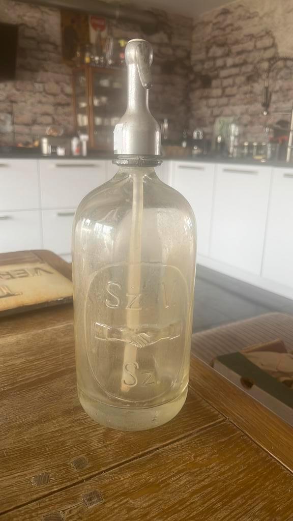 Witte Hongaarse spuitfles 1920-1940 met bijzonder logo, Antiek en Kunst, Antiek | Glas en Kristal, Ophalen of Verzenden