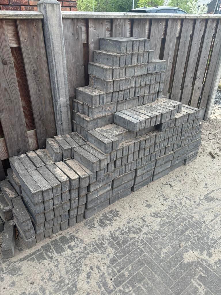 Gratis stenen af te halen, Ophalen, Zo goed als nieuw, Beton, Klinkers