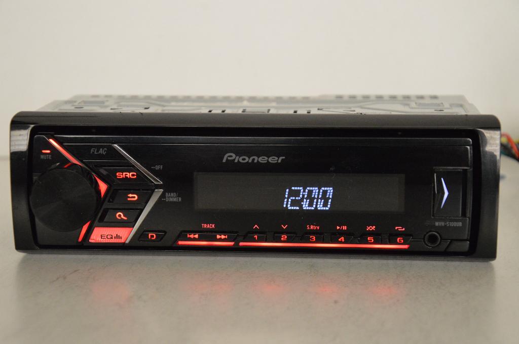 PIONEER  MVH-S100UB  MP3  AUX  USB, Ophalen of Verzenden, Zo goed als nieuw