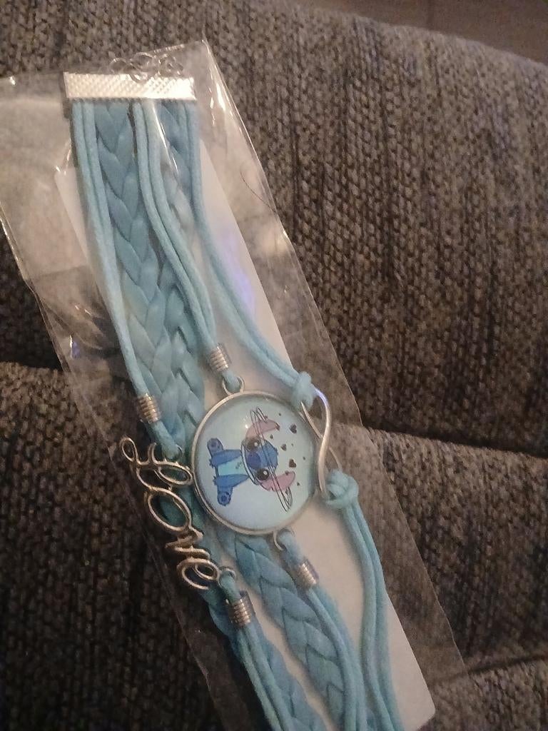 Nieuwe Stitch Armband - Blauw met 'Love' bedel, Sieraden, Tassen en Uiterlijk, Ophalen, Overige materialen, Blauw, Nieuw