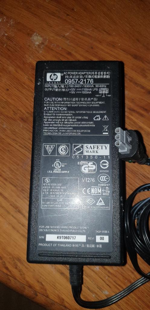HP oplader. 5 stuks aanwezig. 32 v / 16 v 3 pins. zie foto., Ophalen of Verzenden, Zo goed als nieuw, Overige typen, HP origineel