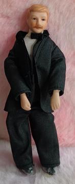 Poppenhuis popje 1:12 nummer 1, Ophalen of Verzenden, Poppenhuis