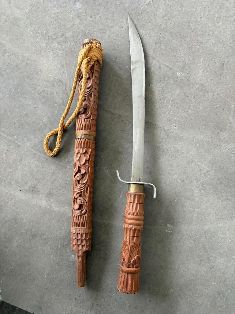 Traditionele Indonesische Mandau dolk, Antiek en Kunst, Antiek | Overige Antiek, Ophalen