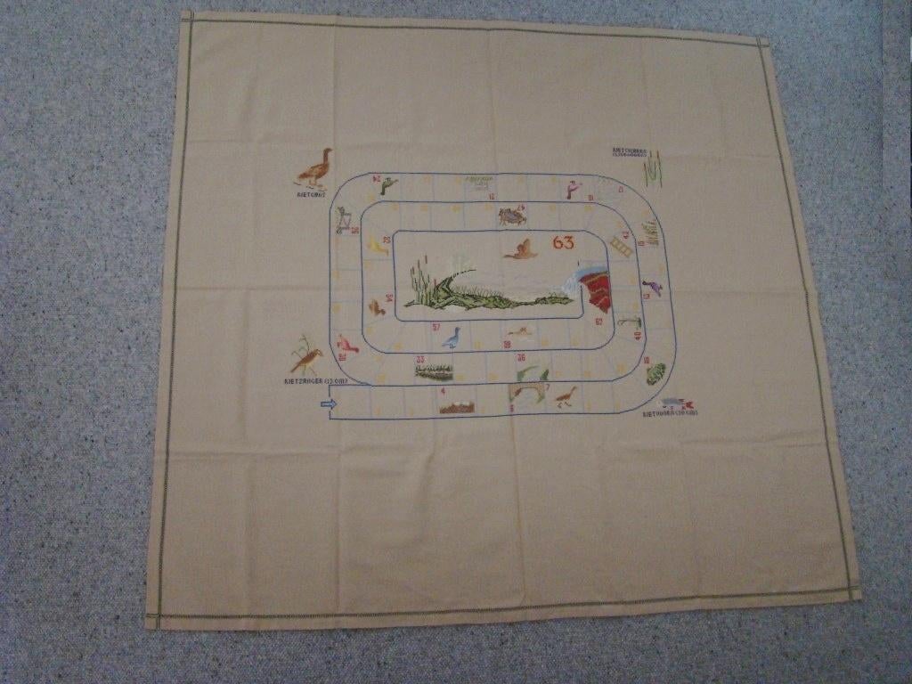 tafelkleed met borduurwerk ganzenbord spel, Ophalen of Verzenden, Nieuw, Rechthoek, Binnen