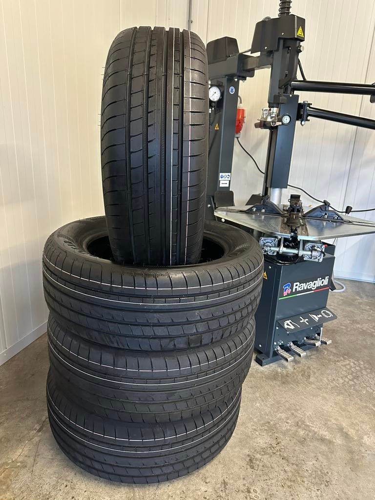 4 Stuks Goodyear 235 55 18 Zomerbanden Inclusief Montage