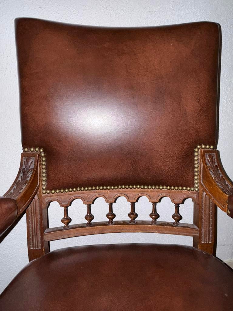 Antieke stoel met leer en houtsnijwerk, Antiek en Kunst, Ophalen