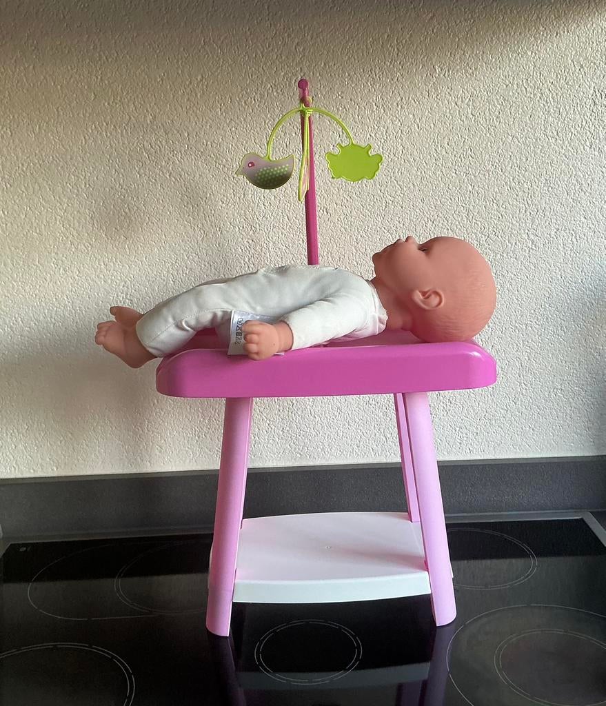 Pop op omkleedtafel, Kinderen en Baby's, Ophalen of Verzenden, Gebruikt, Babypop