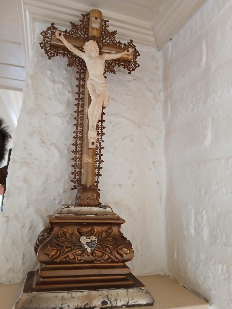 Kruisbeeld hout op voet, Verzamelen, Ophalen of Verzenden