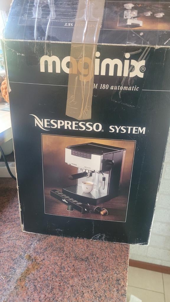 Magimix Nespresso M 180 Automatic Koffiemachine, Witgoed en Apparatuur, Koffiezetapparaten, Stoompijpje, Koffiepads en cups, Koffiemachine