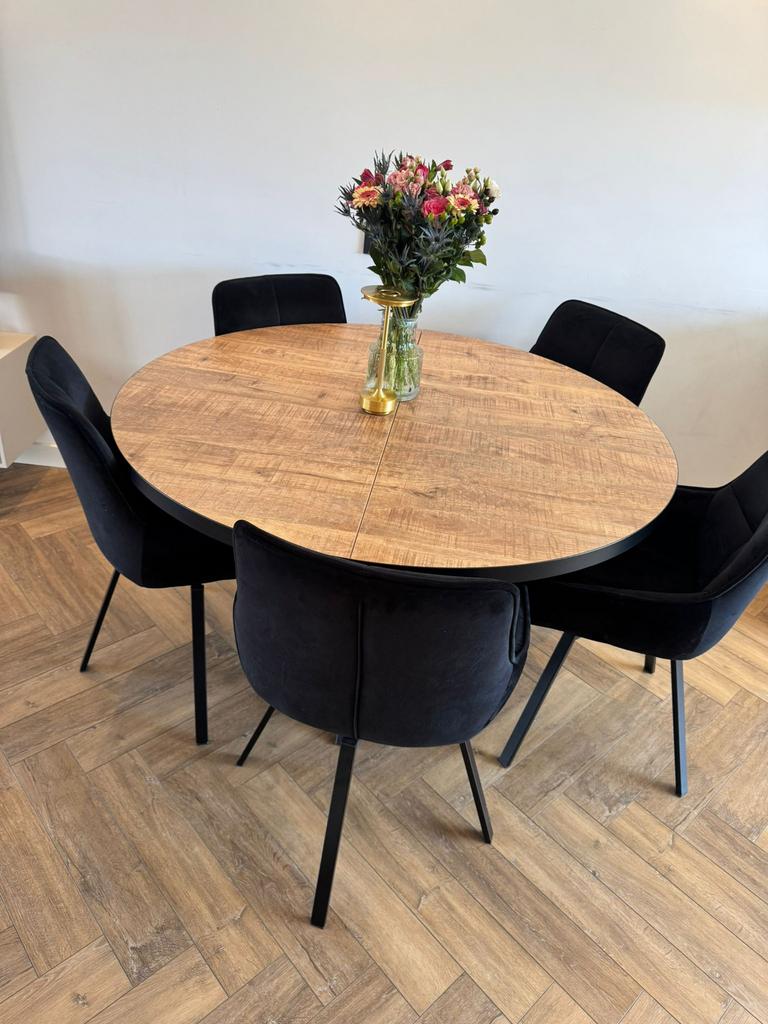 Uitschuifbare eettafel + 4 stoelen – modern & stijlvol, Huis en Inrichting, Tafels | Eettafels, Zo goed als nieuw, 100 tot 150 cm