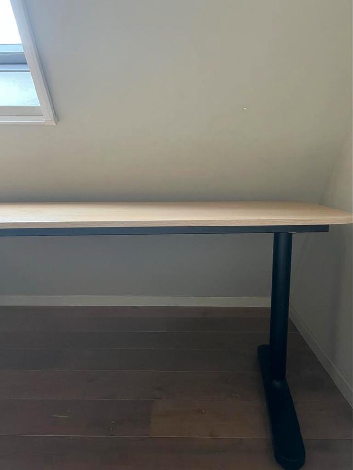 IKEA Bekant bureau met zwart onderstel, Huis en Inrichting, Bureaus, Gebruikt, Bureau, Ophalen