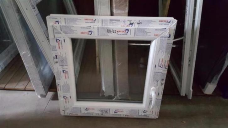 Kozijn draaikiep breed 70 cm hoog 50-70-80-90-100-110cm., Niet ingevuld, Kunststof, Minder dan 75 cm, Raamkozijn