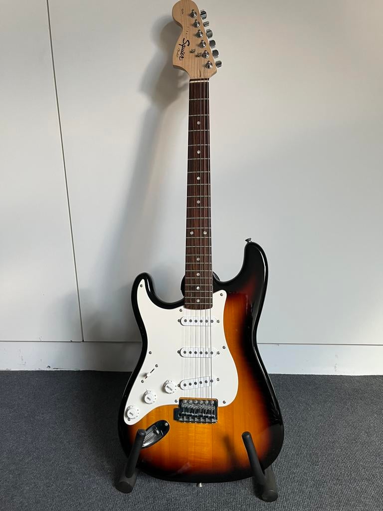 Linkshandige squier fender strat!, Muziek en Instrumenten, Snaarinstrumenten | Gitaren | Elektrisch, Ophalen, Zo goed als nieuw