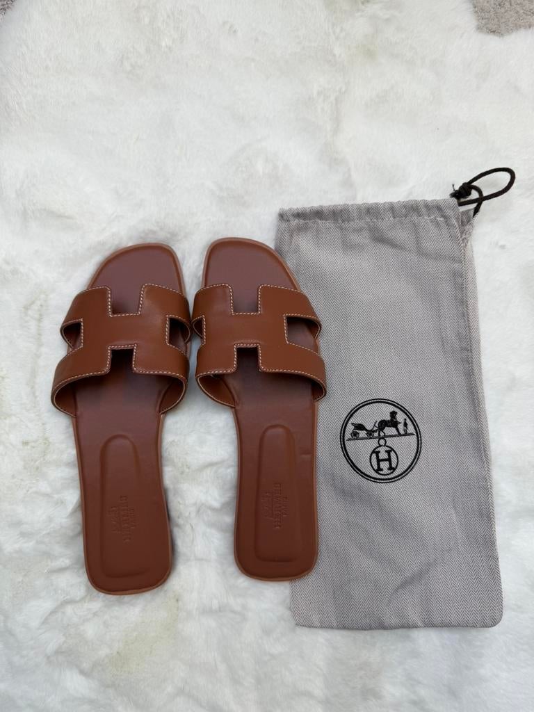 Hermes slippers, Ophalen of Verzenden, Zo goed als nieuw, Hondenjas