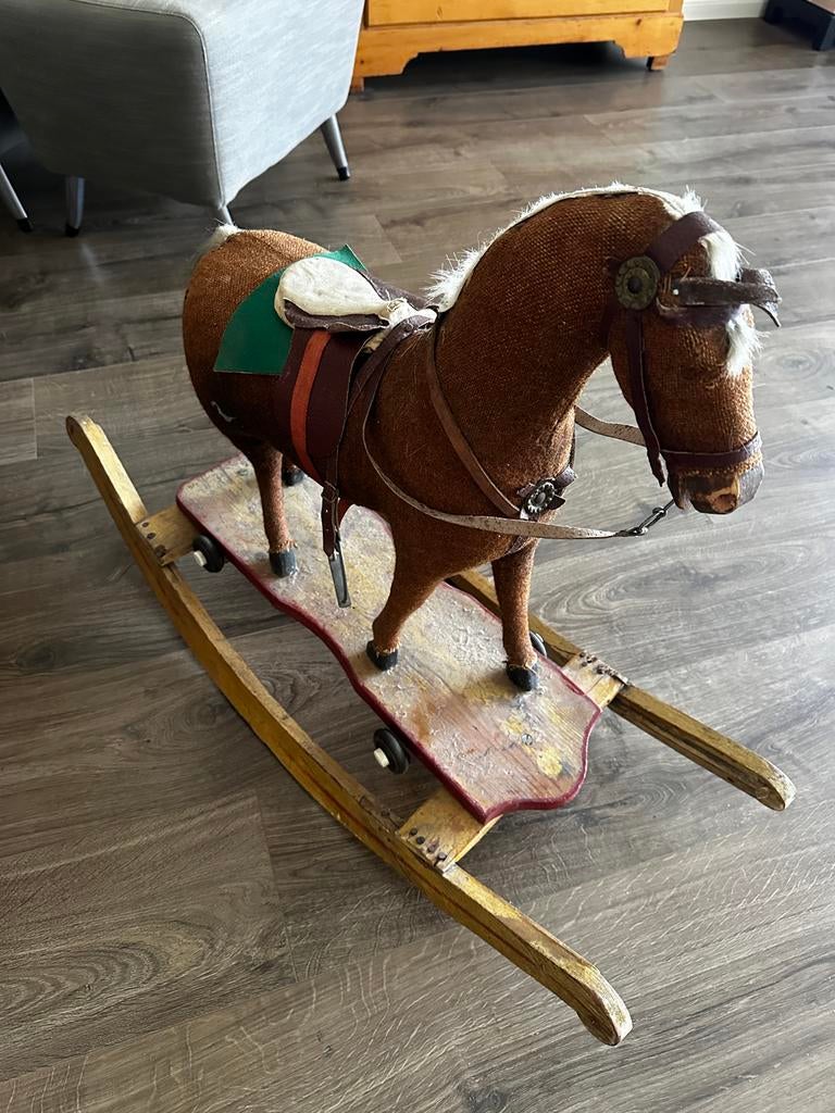 Antiek hobbelpaard jute bekleed, Ophalen