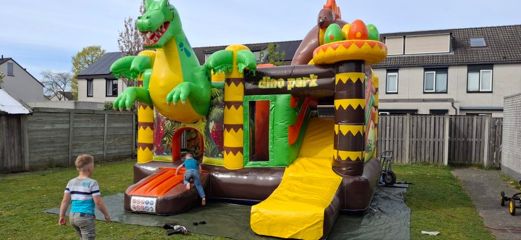 Mooie Dino Springkussen te huur, Hobby en Vrije tijd, Feestartikelen | Verhuur, Ophalen, Zo goed als nieuw, Overige