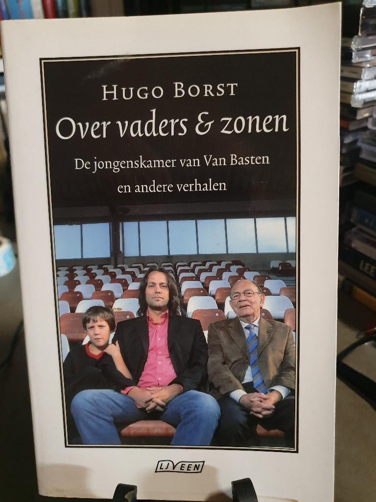 Over vaders & zonen - Hugo Borst, Boeken, Ophalen, Zo goed als nieuw, Balsport