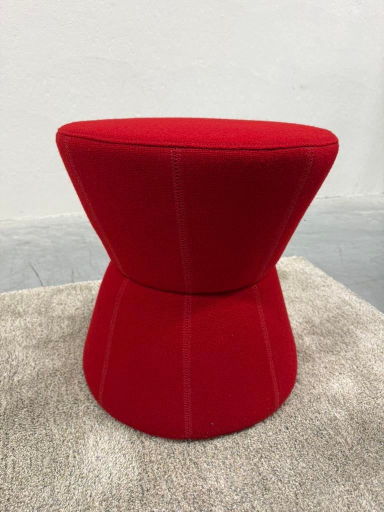 Design on Stock Toi Toi Kruk wolstof rood design Poef, Minder dan 50 cm, Design on Stock, Ophalen of Verzenden, Zo goed als nieuw