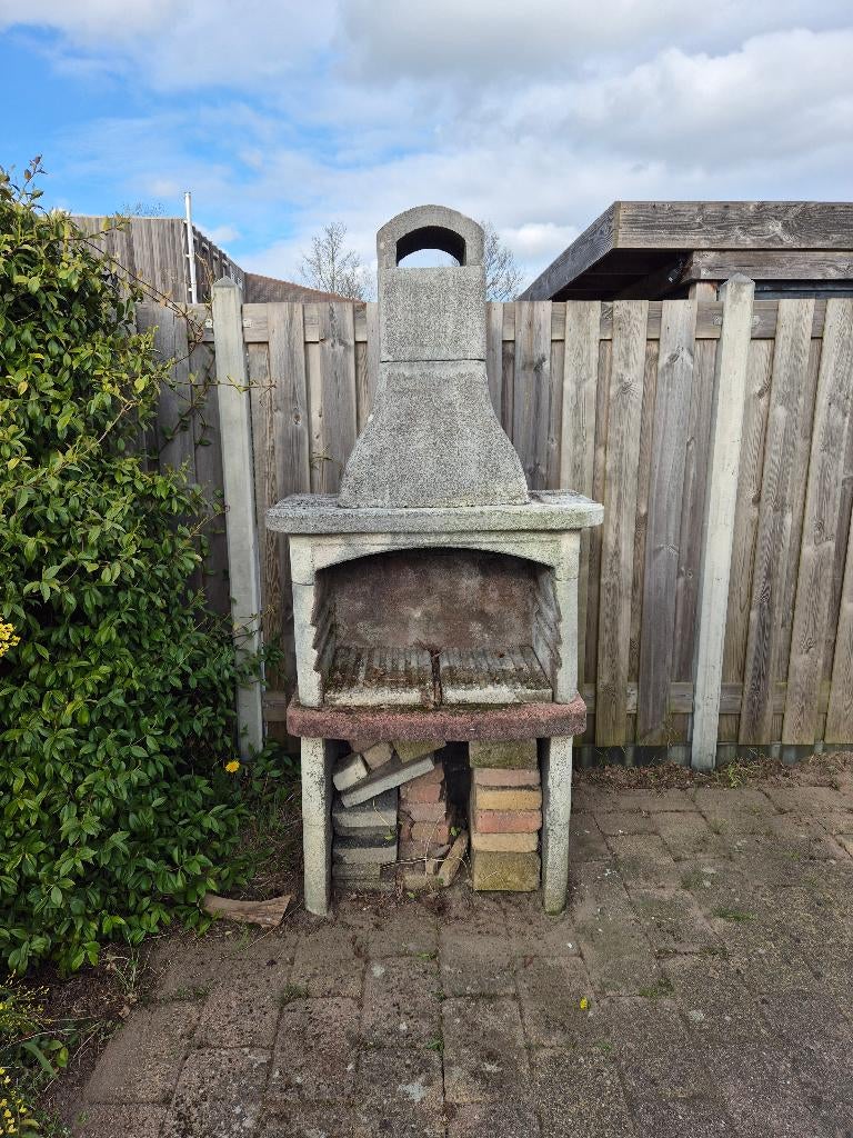 Betonnen bbq tuinhaard gratis op te halen, Ophalen, Gebruikt
