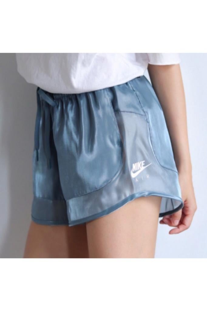 Nike Air Sheen Satin Shorts, Blauw, maat L, ZGAN, Kleding | Dames, Sportkleding, Nike, Zo goed als nieuw, Verzenden, Blauw