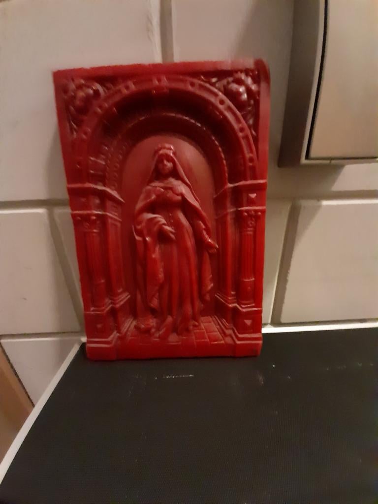 Wassen beeld Maagd Maria in rood om op te hangen, Antiek en Kunst, Ophalen of Verzenden