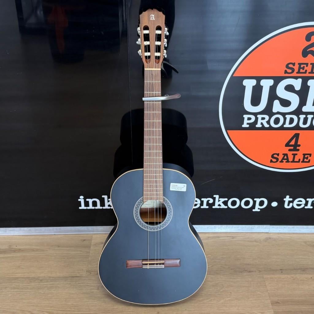 Alhambra 1C klassieke gitaar Black Satin | Mist snaren, Muziek en Instrumenten, Snaarinstrumenten | Gitaren | Akoestisch, Ophalen