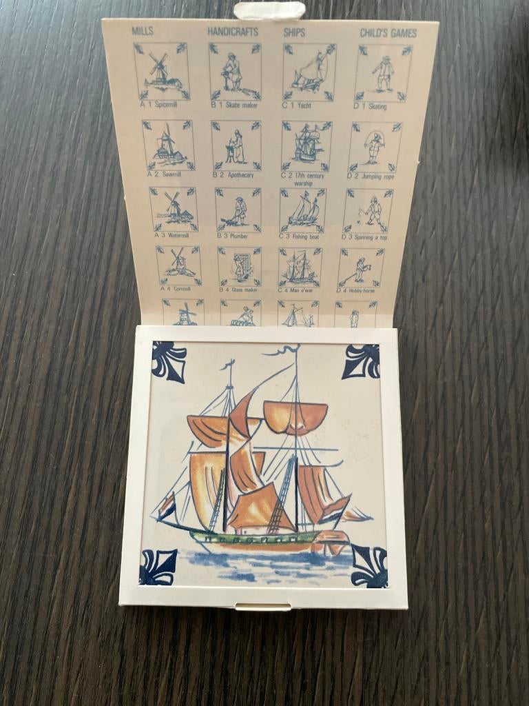 KLM business class Delfts Blauw Tegeltje met Schip, Antiek en Kunst, Antiek | Wandborden en Tegels, Ophalen of Verzenden