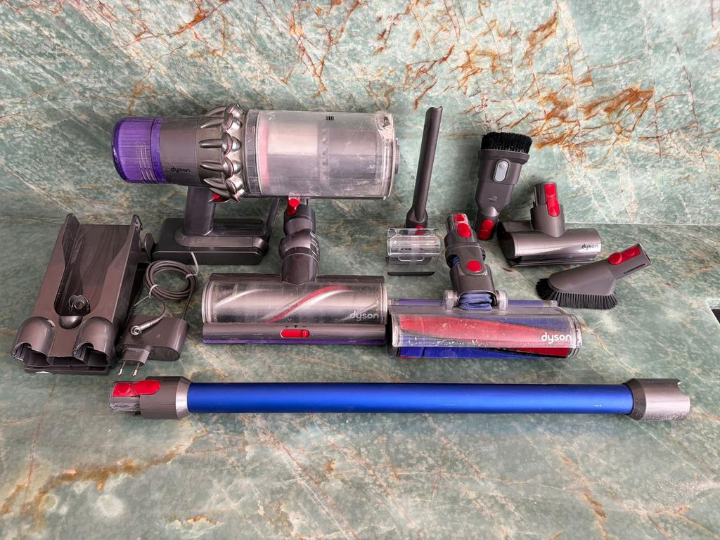 Dyson V11 in nette gebruikte staat - recent onderhoud, Witgoed en Apparatuur, Stofzuigers, Ophalen of Verzenden, Gebruikt, Reservoir