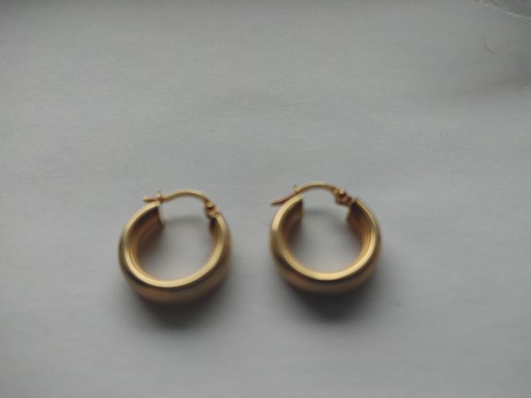 2X oorbellen 14K(585) goud 2.88 gram 1.5cm, Sieraden, Tassen en Uiterlijk, Oorbellen, Gebruikt, Hangers, Goud, Goud, Ophalen of Verzenden