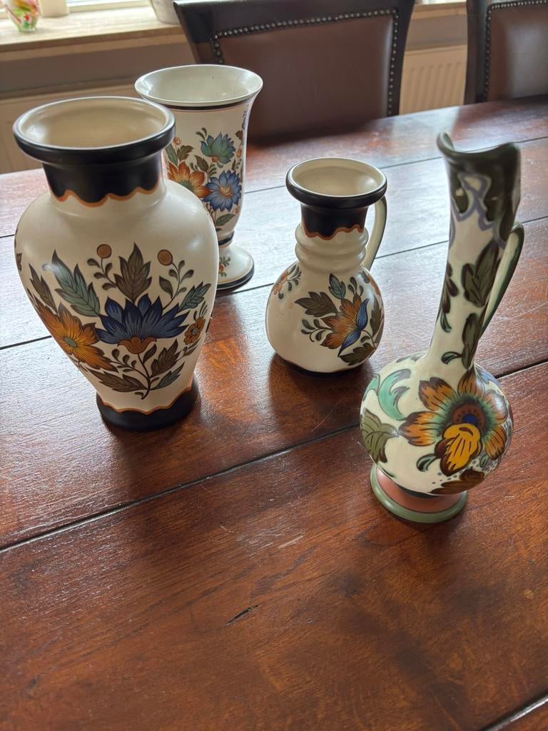4 stuks  prachtige antieke vaasjes flora goudaplateel, Antiek en Kunst, Ophalen of Verzenden