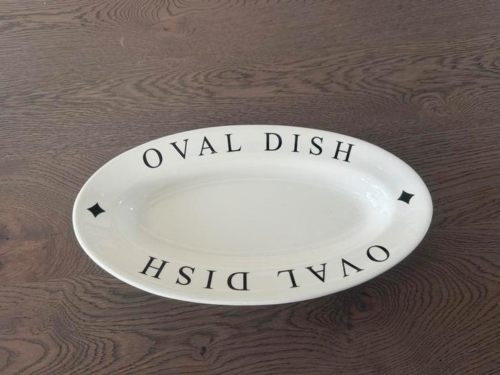 Ovale schaal met opschrift "OVAL DISH", Huis en Inrichting, Woonaccessoires | Schalen en Manden, Zo goed als nieuw, Schaal, Ovaal