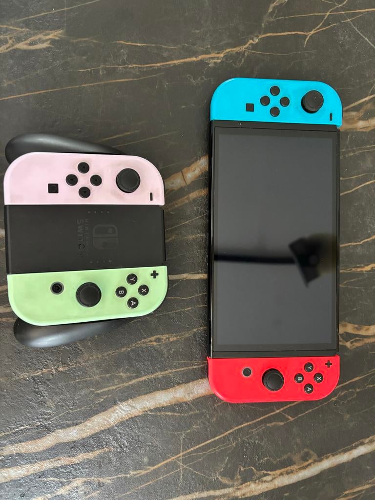 Nintendo Switch met etui en 4 spellen, Gebruikt, Overige genres, Ophalen of Verzenden, 3 spelers of meer