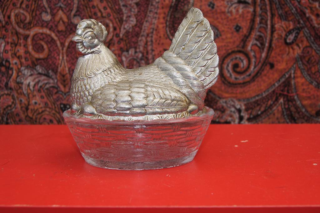 Mandvormig schaaltje met een Kip, Ophalen of Verzenden