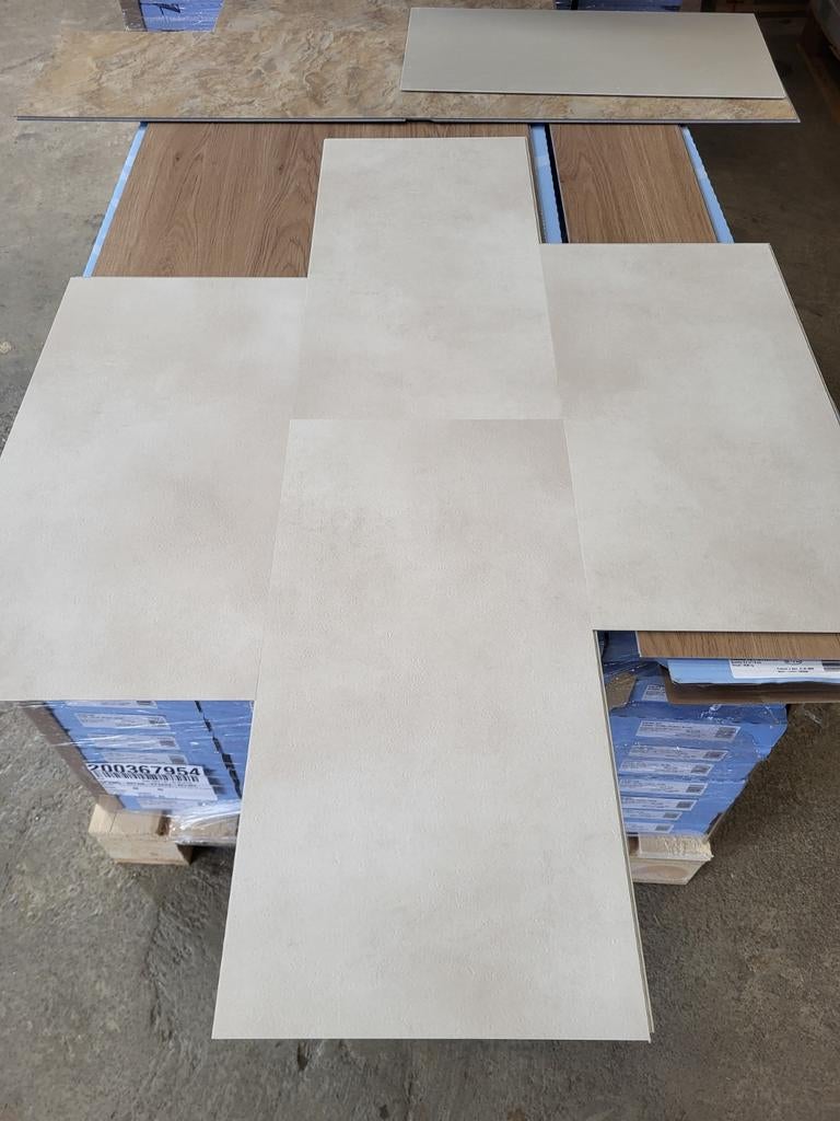 Pvc Klik Tegel (Click) Beige €18 per m2 Op=Op, Huis en Inrichting, Stoffering | Vloerbedekking, 75 m² of meer, Beige, Nieuw, Ophalen of Verzenden