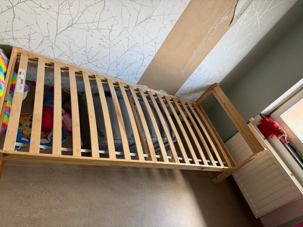 Een persoons bed plus lattenbodem 90x200 cm nieuw, Kinderen en Baby's, Kinderkamer | Bedden, 85 tot 100 cm, Gebruikt, Ophalen of Verzenden
