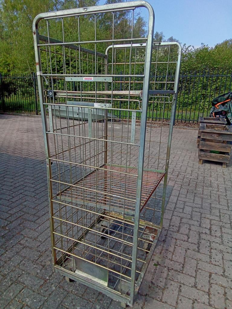 Rolcontainers 3 hek 3 vak, Ophalen