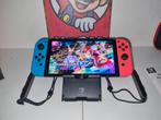 NINTENDO SWITCH OLED (2024) MARIO KART BUNDEL, Racen en Vliegen, Ophalen of Verzenden, Zo goed als nieuw, 3 spelers of meer