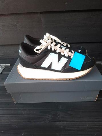 New Balance 237 lage sneaker.

NIEUW
 beschikbaar voor biedingen