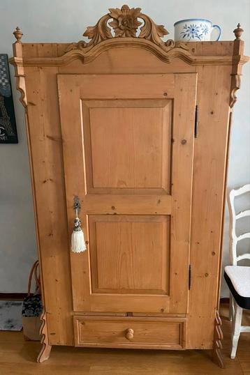 Antieke Grenen Kuifkast beschikbaar voor biedingen