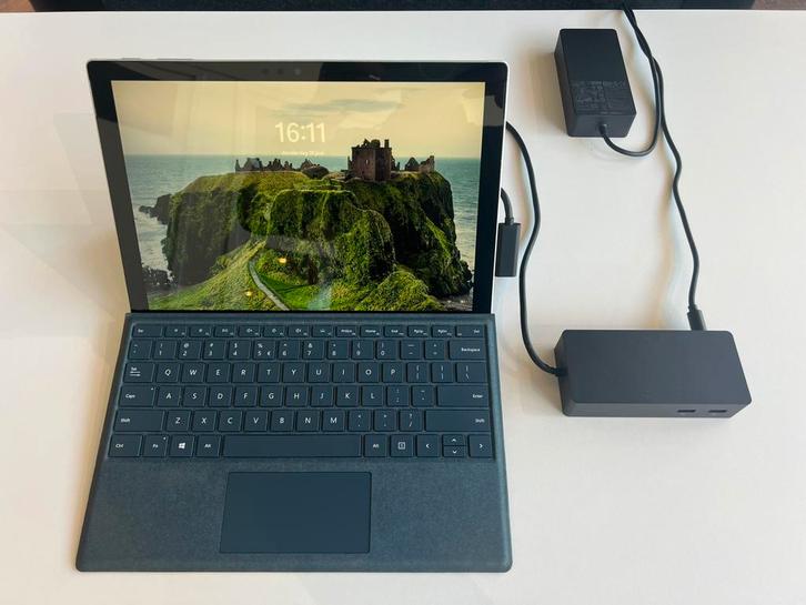 Microsoft Surface Pro 6 128GB / i5 8Gen Win 11Pro + Docking, Computers en Software, Windows Tablets, Zo goed als nieuw, Wi-Fi