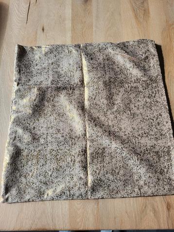 2 goudkleurige kussenhoesjes (Nieuw) beschikbaar voor biedingen