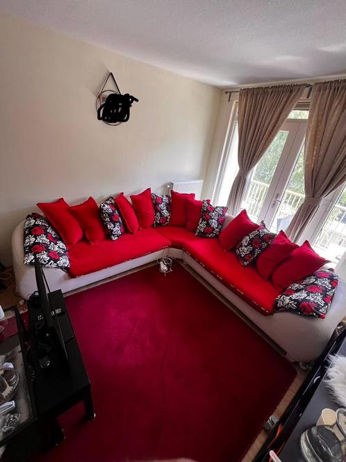Grote hoekbank 290x290 – rood/wit met sierkussens, Huis en Inrichting, Banken | Complete zithoeken, Gebruikt, Ophalen of Verzenden