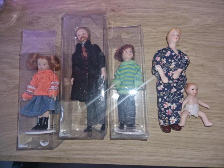 poppenhuis poppetjes man vrouw kind baby 1:12 dollhouse, Verzamelen, Poppenhuizen en Toebehoren, Nieuw, Popje, Ophalen of Verzenden