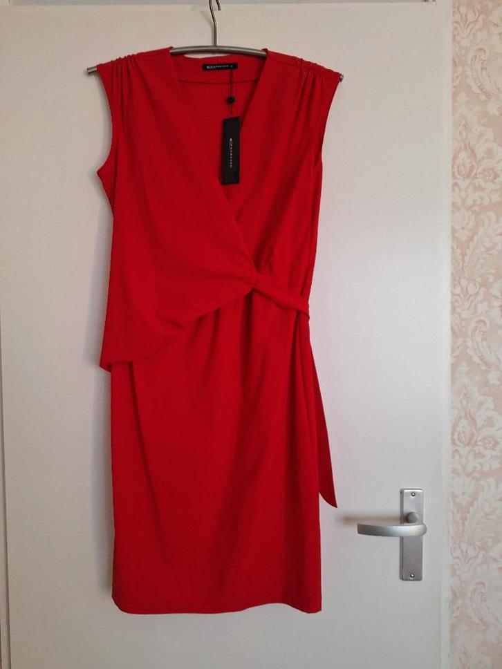 Expresso, felrode nieuwe jurk mt 38 in travelstof, Kleding | Dames, Jurken, Nieuw, Maat 38/40 (M), Rood, Onder de knie, Ophalen of Verzenden