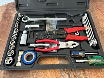 Gereedschapsset gereedschapskoffer gevuld Doppenset beschikbaar voor biedingen