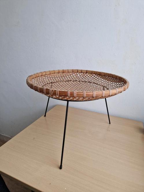 Vintage Artimeta grote lectuurmand rattan - Metz&Co, Huis en Inrichting, Tafels | Bijzettafels, Zo goed als nieuw, Rond, Minder dan 55 cm