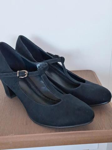 Donkerblauwe suede pumps met enkelbandje, maat 37.